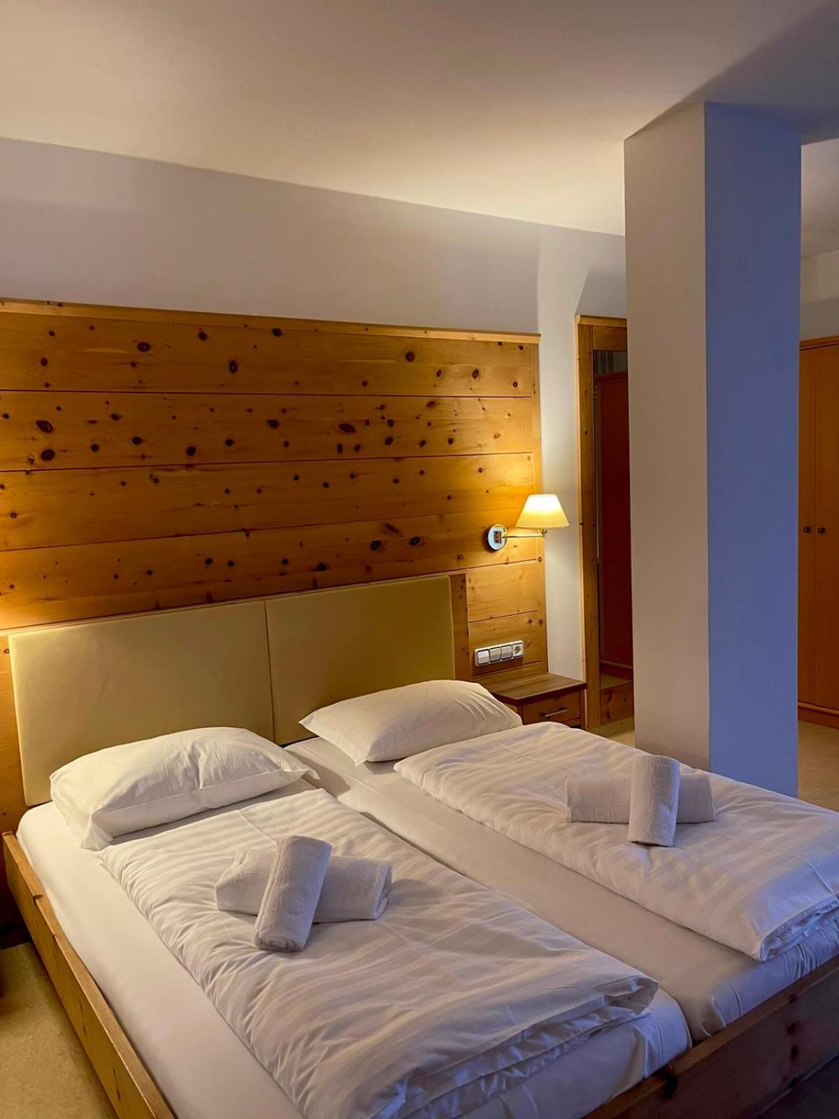 Hotel Goldenhof Ora / Auer Esterno foto